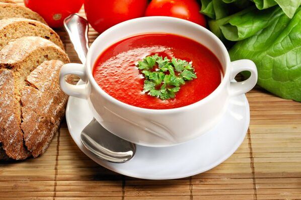 Jídelníček pitné diety lze zpestřit rajčatovou polévkou