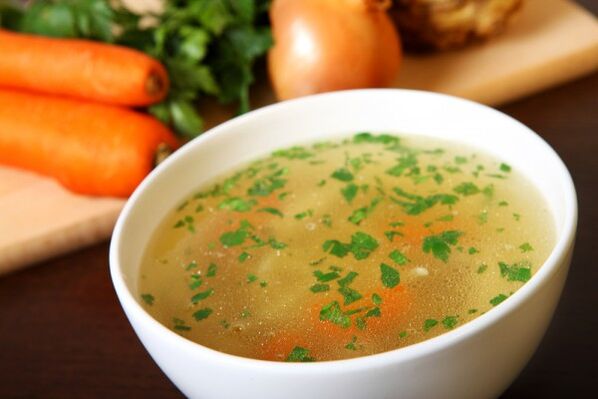 Polévka z masového vývaru je lahodným pokrmem na jídelníčku pitné diety