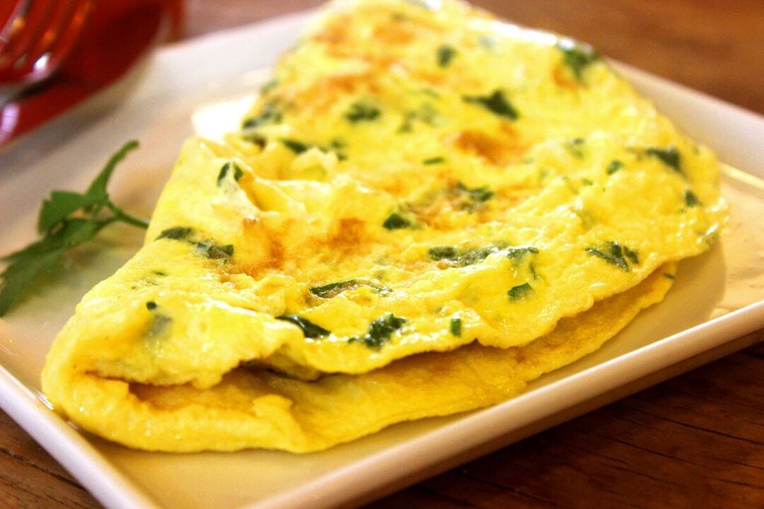 Omeleta je dietní vaječné jídlo povolené pro pacienty s pankreatitidou