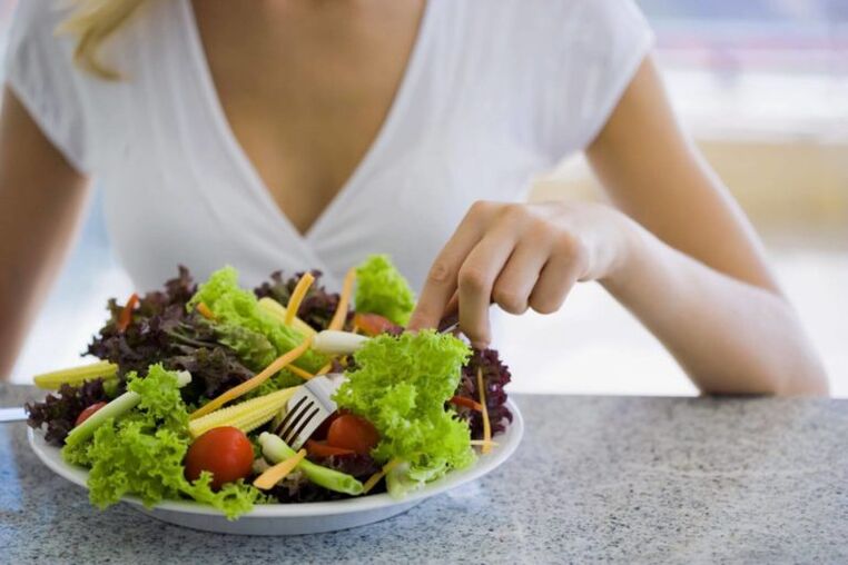 jíst zeleninový salát na vaší oblíbené dietě
